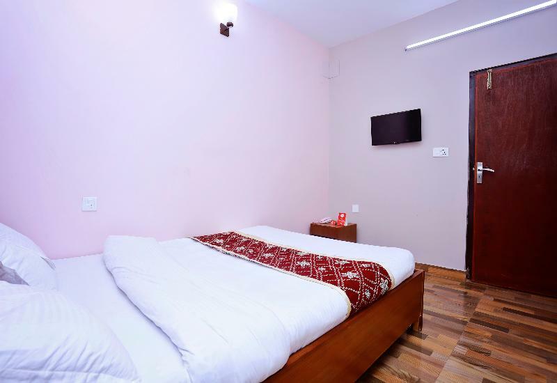 Oyo 575 Api Suites Покхара Экстерьер фото