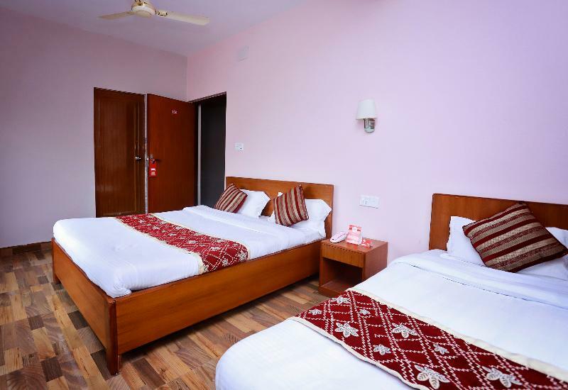 Oyo 575 Api Suites Покхара Экстерьер фото