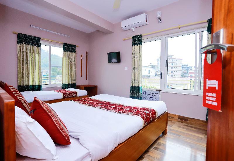 Oyo 575 Api Suites Покхара Экстерьер фото