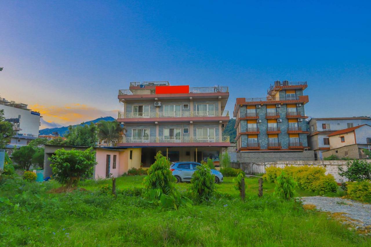 Oyo 575 Api Suites Покхара Экстерьер фото
