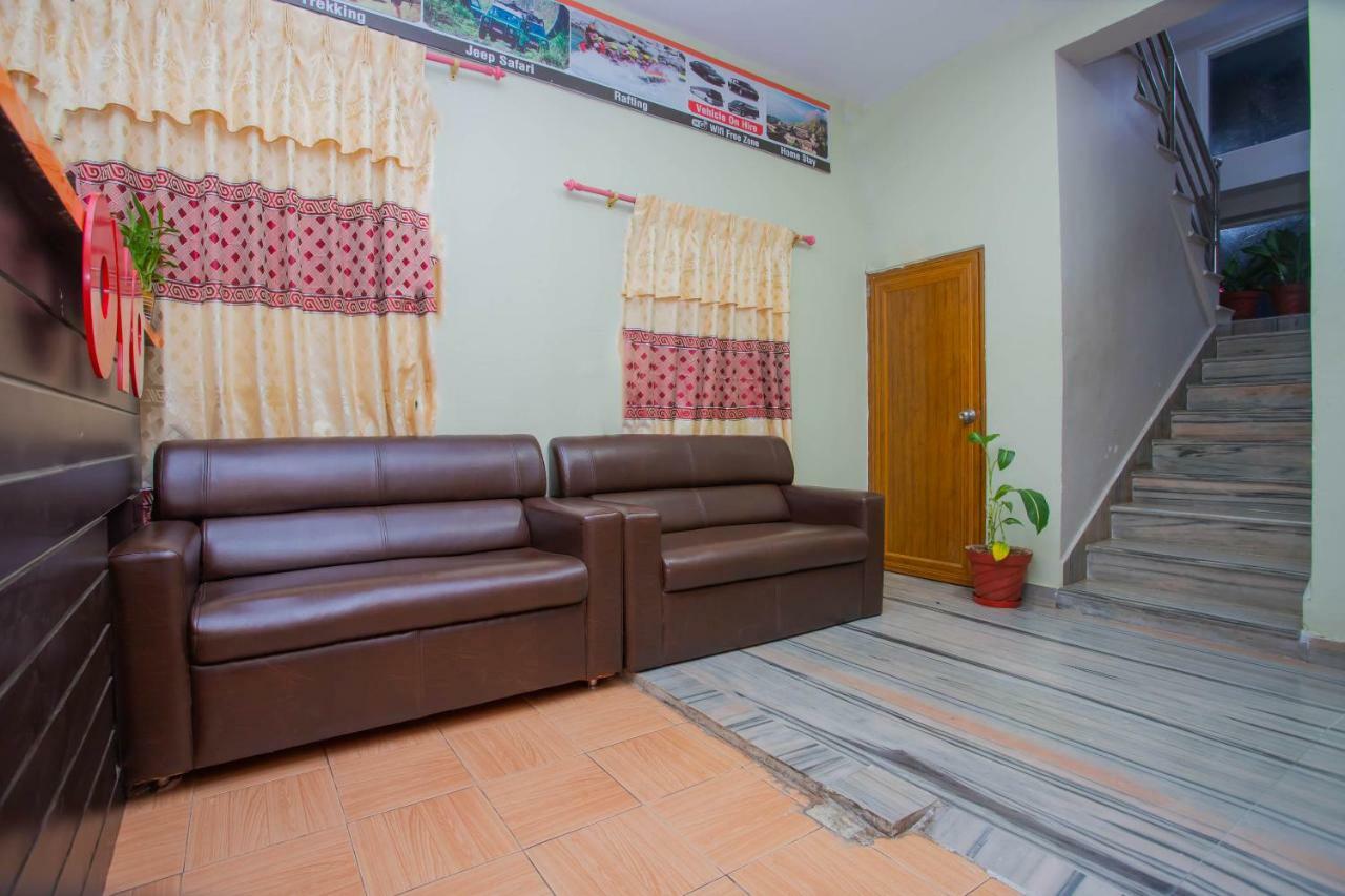 Oyo 575 Api Suites Покхара Экстерьер фото