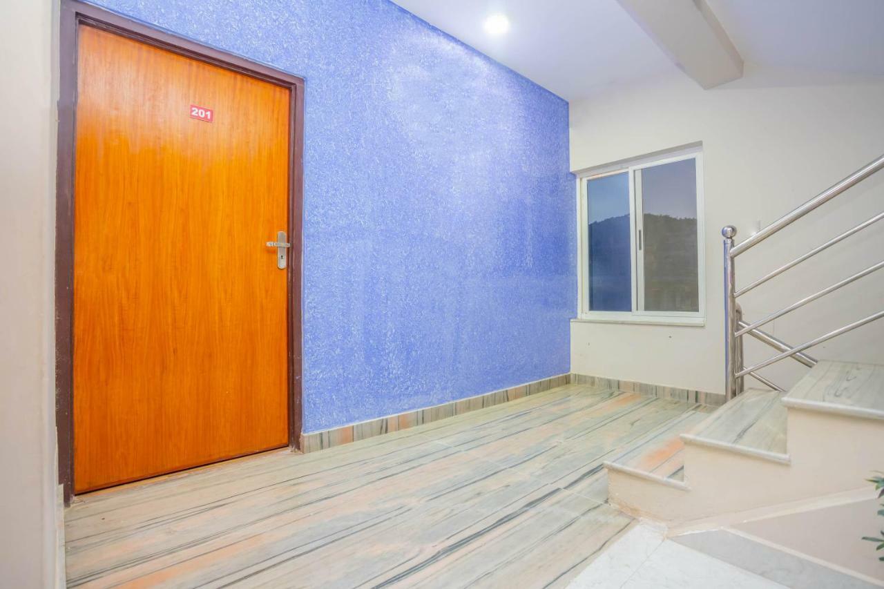 Oyo 575 Api Suites Покхара Экстерьер фото